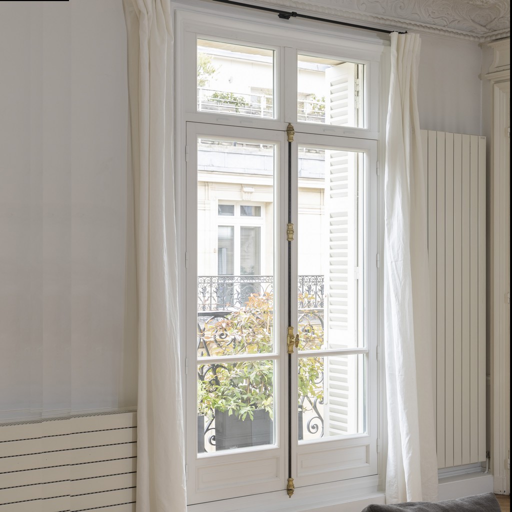 une-fenetre-a-paris-haussmannienne-fenetre-impostes-fixes